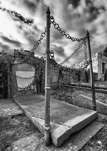 IOTY Print runner-up 'In Chains' by Andrea Thrussell