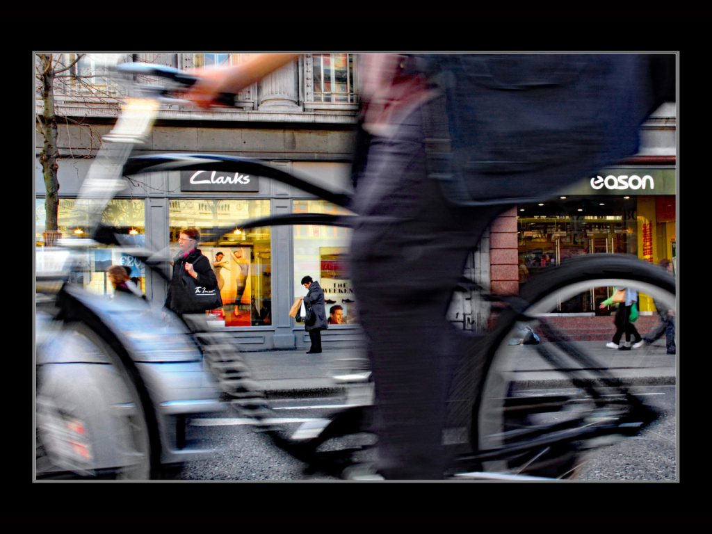 Print winner "Busy High Street" by Seamus Whelan